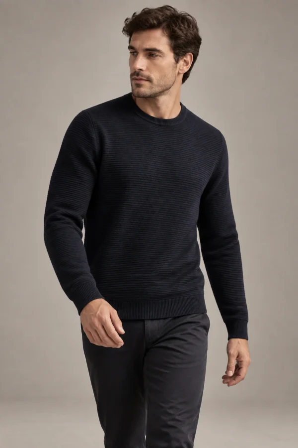 Ridge Merino Crew in Ink, movement view